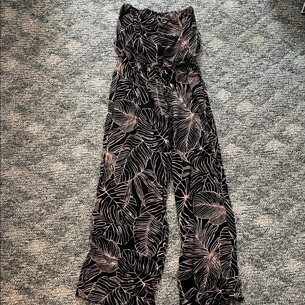Black and tan Leaf Print Jumpsuit beautiful!